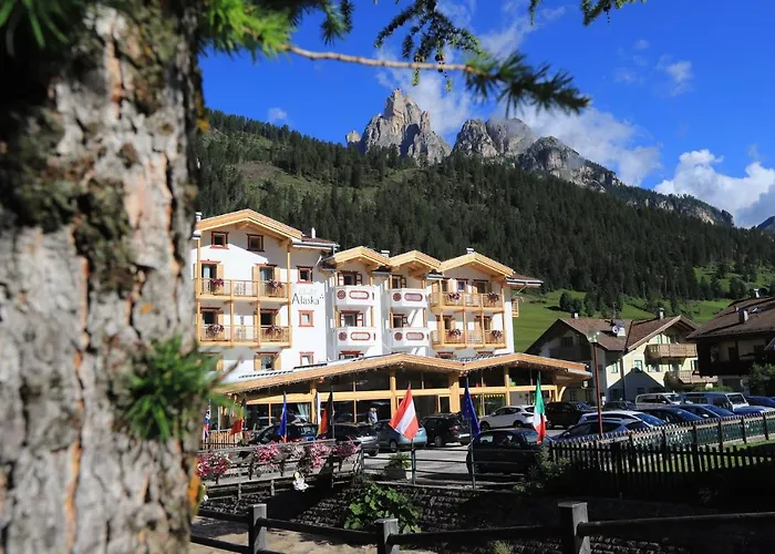 Hotel Chalet Alaska Pozza di Fassa photo