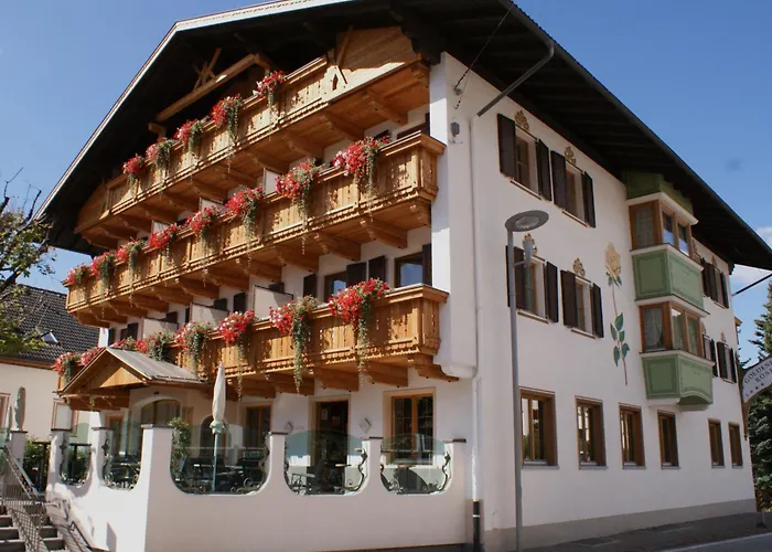 Hotel Goldene Rose Monguelfo-Tesido / Welsberg-Taisten photo