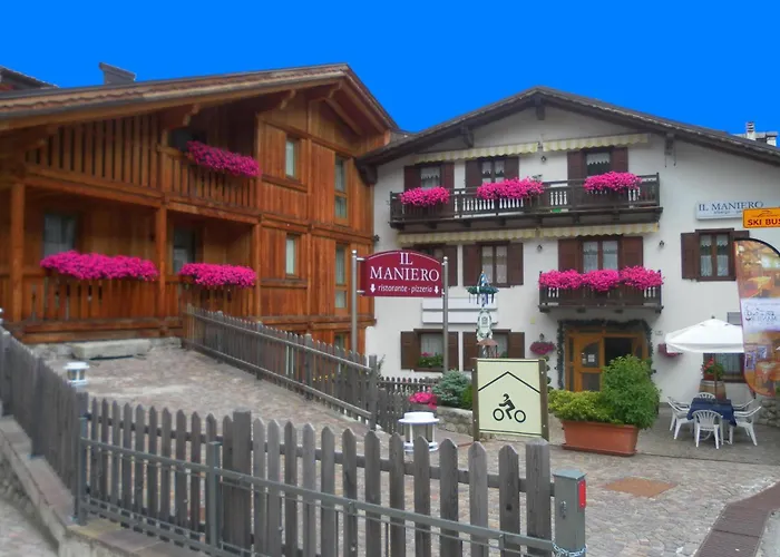 Hotel Il Maniero Ossana photo