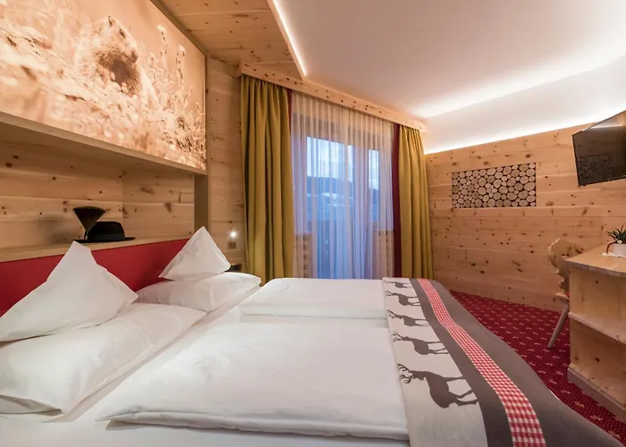 Hotel Schoenblick Maranza photo