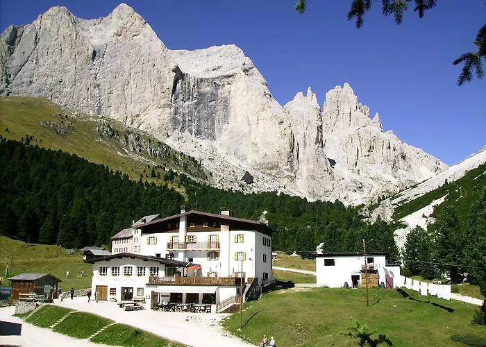 Rifugio Gardeccia Hutte Hotel Pozza di Fassa photo