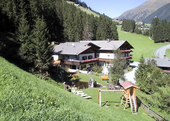 Hotel Pension Leitenhof Santa Maddalena photo