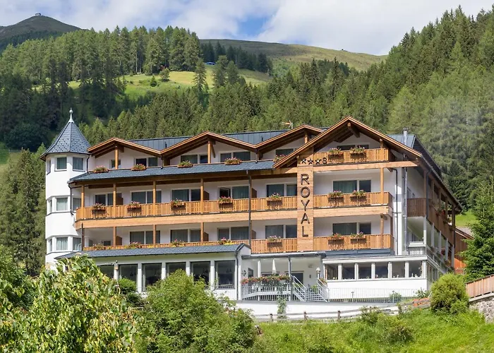 Hotel Royal Und Ferienhaus Annabel Sexten photo